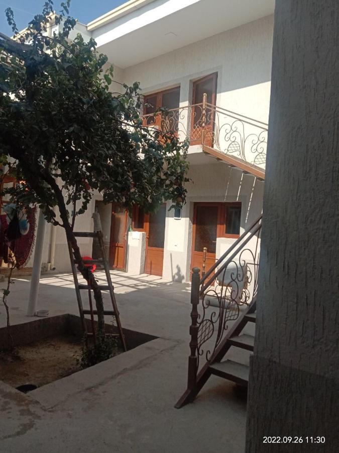 In Center Of Bukhara Family Guest House Mirg'Iyos Luaran gambar